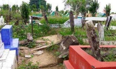 Bupati Ini Kejar Penggali Kuburan Hingga ke Rumah, Lantaran Takut Kena COVID-19