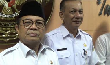 Lebaran Perdana Sebagai Plt Gubernur Jambi, Ini yang Dilakukan Fachrori Umar