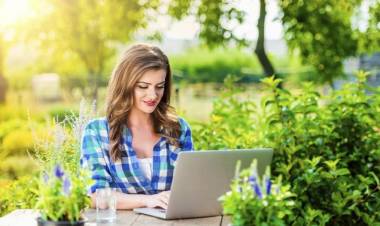 5 Tips Membangun Karier Sebagai Penulis Lepas Online