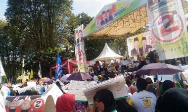 Massa Pendukung Fasha-Maulana Tumpah Ruah di GOR Kotabaru