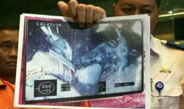 Foto Foto Penampakan Sepeda Motor dan Penumpang KM Sinar Bangun di Dasar Danau Toba