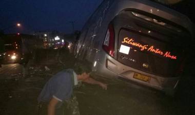 Tabrakan beruntun di Banyuasin, 7 orang tewas dan 4 luka