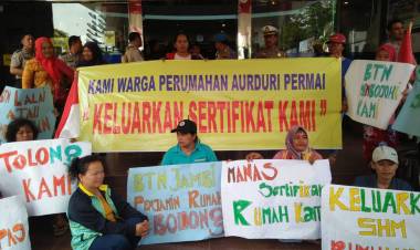 Hutang Lunas Sertifikat Tak Kunjung Diberikan, BTN Jambi Digeruduk Emak-emak