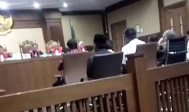 Kasus Zumi Zola, Korupsi Dana Gratifikasi