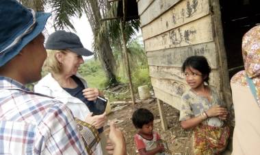 Bule Amerika Ini Kunjungi SAD Batin XXIV Kabupaten Batanghari 