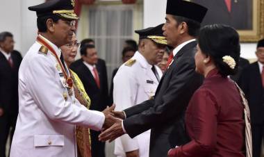 Mesra, Jokowi-Sri Sultan Hamengkubuwono X Ngobrol soal Cucu Hingga Negara