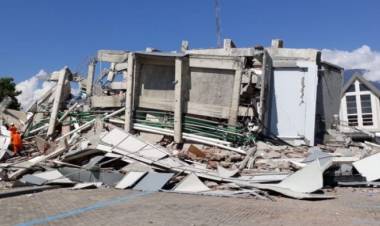 Dua Hari Tertimbun Bangunan Akibat Gempa, Perempuan Ini Berhasil Diselamatkan Hidup-hidup 