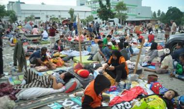 Miris, Ribuan Pengungsi Gempa & Tsunami Palu Kekurangan Stok Makanan