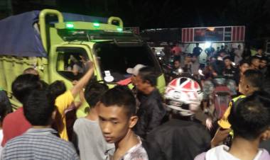 BREAKING NEWS!! Puluhan Mahasiswa HMI Jambi Hadang Jalan Hentikan Truk Batu Bara