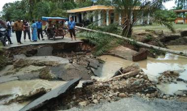 Belajar di Kelas Sembilan Siswa Mandailing Natal Tewas Diterjang Banjir Bandang