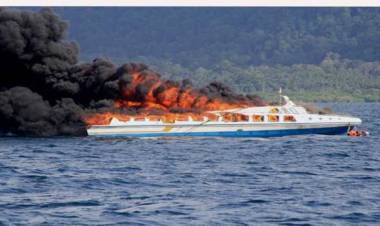 Sembilan Penumpang Kapal Cepat di Riau Terbakar