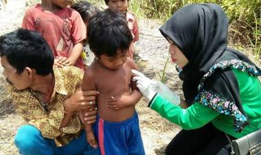 42 Bocah Suku Anak Dalam Batanghari Jambi Diimunisasi