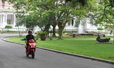 Jokowi Yakin Motor Listrik Gesits Diterima Pasar