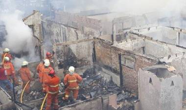 Puluhan Rumah di Kebun Jeruk Ludes Terbakar