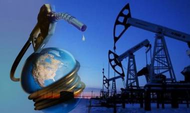 Minyak Dunia Naik Tipis Tapi Jatuh untuk Pekan Keenam Berturut-Turut