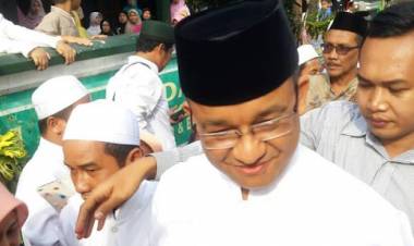 Didemo Warga, Anies Cepat Respon Datangi Kampung Baru