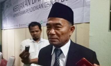 Mendikbud Usahakan Gaji Guru Pengganti Setara UMR