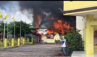Kantor Golkar Palangka Raya Terbakar Hebat