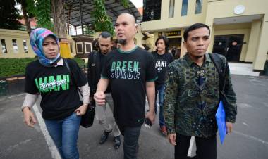 Pastikan Laporan Persekusi, Ahmad Dhani Datangi Polrestabes Surabaya 