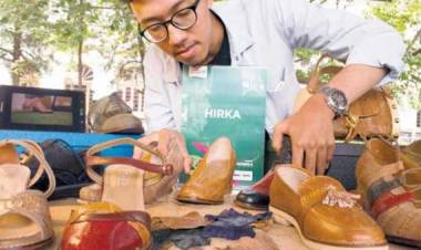 Keren!! Pemuda Bandung Ubah Kulit Ceker Jadi Sepatu