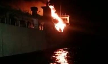 Suasana Mencekam, Kapal Penumpang Roro KM Gerbang Samudra Terbakar