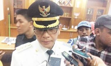 Buntut Demo PNS, Bupati Morotai Tidak Diizinkan Ke Luar Negeri
