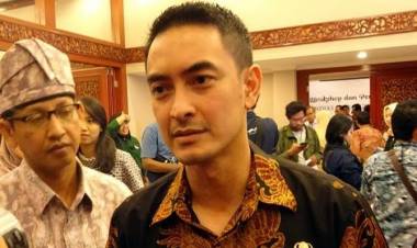 Hakim Vonis Zumi Zola Hukuman 6 Tahun Penjara