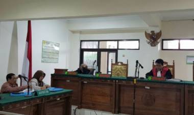 Meski KPK Tetapkan Tersangka, Hakim Lasito Masih Memimpin Sidang