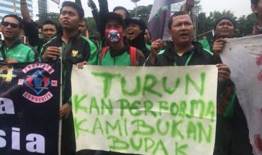 Terkejut! Prabowo Dengarkan Curhat Pengojek Daring