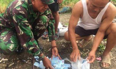 Mendagri Duga Orang Dalam yang Membuat KTP-e Tercecer