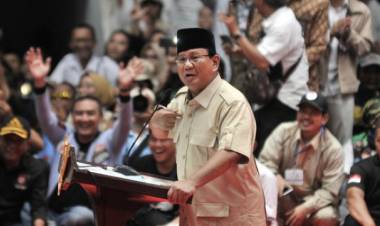 Charles PDIP Anggap Delusi, Pernyataan Prabowo Indonesia Bubar