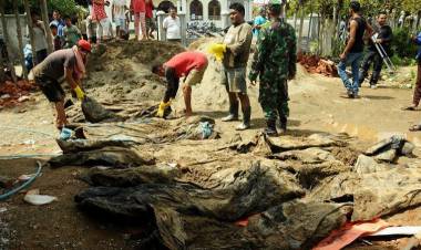 45 Korban Tsunami Telah Dikuburkan