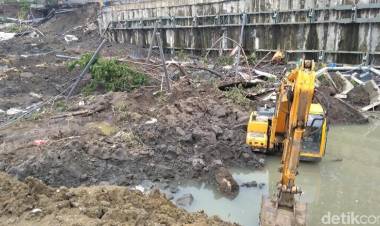 Pemkot Talangi Perbaikan Jalan Gubeng Ambles, Lalu RS Siloam?