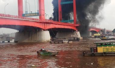 Satu Korban Kapal Terbakar di Ampera Belum Ditemukan