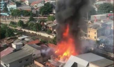 20 Unit Mobil Pemadam Tangani Kebakaran Jakpus