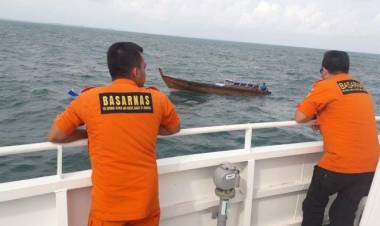 KM Star 58 Angkut Ikan 3 Hari Hilang Kontak