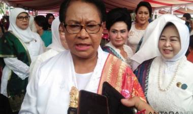 Istri-Istri Pejabat Kabinet Jokowi Nyanyikan Lagu Bunda