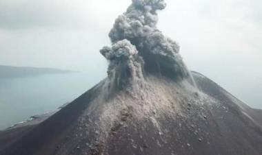 Ini Dia Kaitan Letusan Anak Krakatau dan Tsunami 