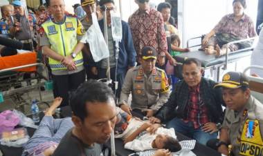 Kapolda Lampung Jenguk Korban Tsunami di RSUD Bob Bazar