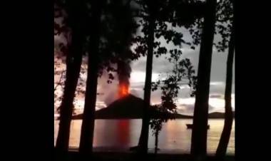 Beredar Video Mencekam Erupsi Anak Krakatau Sebelum Tsunami