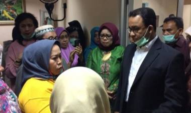 Temui Keluarga Korban Tsunami, Ini Pesan Anies… 