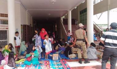 Gunung Anak Krakatau Level III, Ribuan Warga Teluk Kiluan Mengungsi