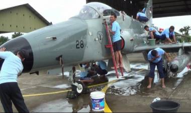 Nah Loh! Skadron Udara 16 Cuci Jet Tempur