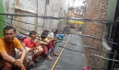 40 Rumah Terbakar, Raut Wajah Sedih Warga di Lokasi Kebakaran Jelambar