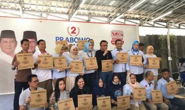 Bagikan Tas Kertas, Prabowo-Sandi Peduli Lingkungan 