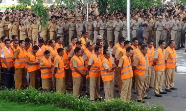 Tiga Bulan Malas, Ratusan ASN Pemprov NTT Pakai Rompi Orange