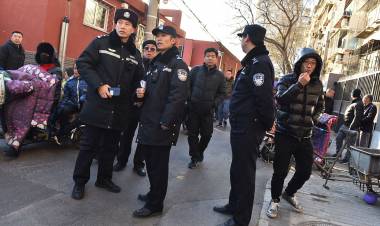 SADIS, Pria Ini Gunakan Kapak Serang 20 Anak-Anak SD