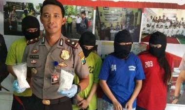 Koplak! Dua Gadis Cantik Ini Pengedar Pil Koplo ke Pelajar