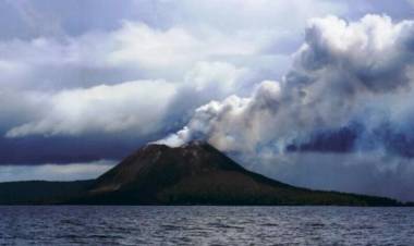 Aktivitas Gunung Anak Krakatau Menurun