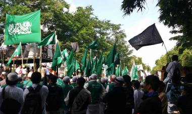 Massa Ikuti Tablik Akbar Persaudaraan Alumni 212 di Solo